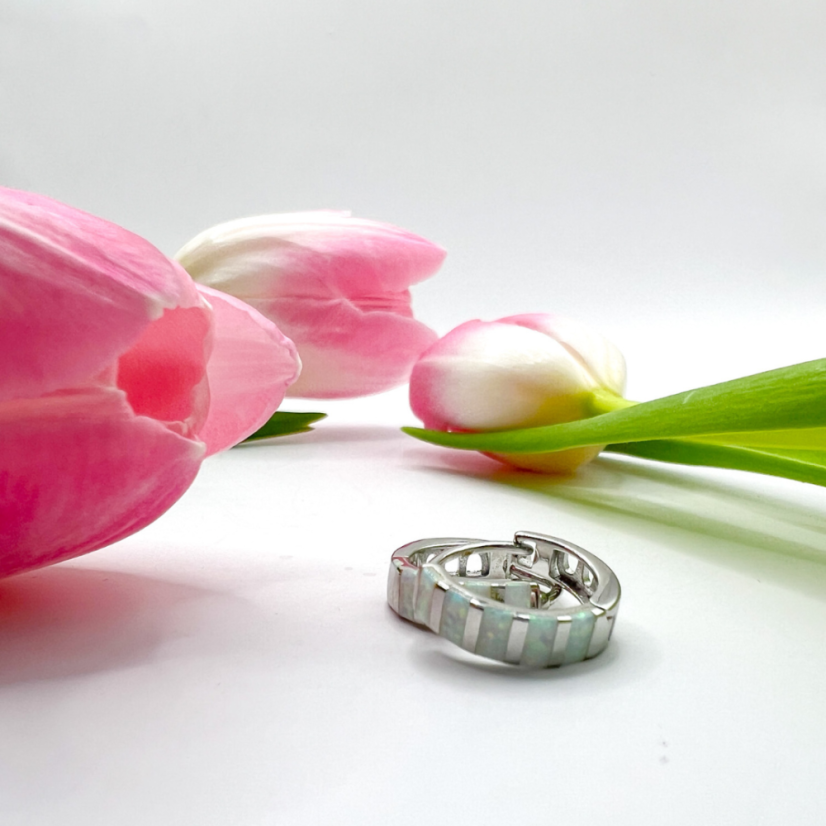 Bílé opálové kroužky