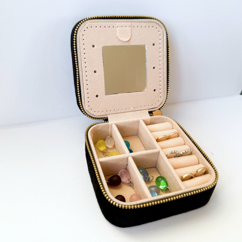 Malá šperkovnice - černá